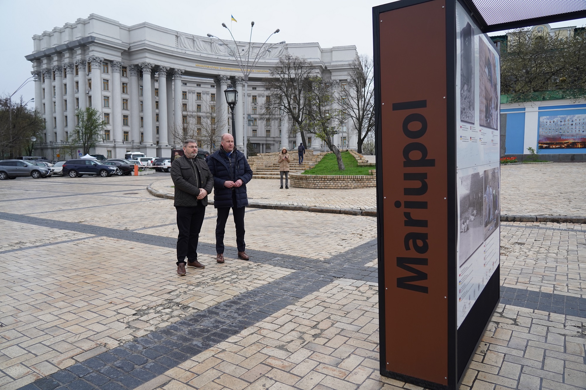 Bezirkstagspräsident Martin Sailer mit Ruslan Zaparanyuk beim Besuch in Kiew. Bildnachweis: Katharina Haberkorn.