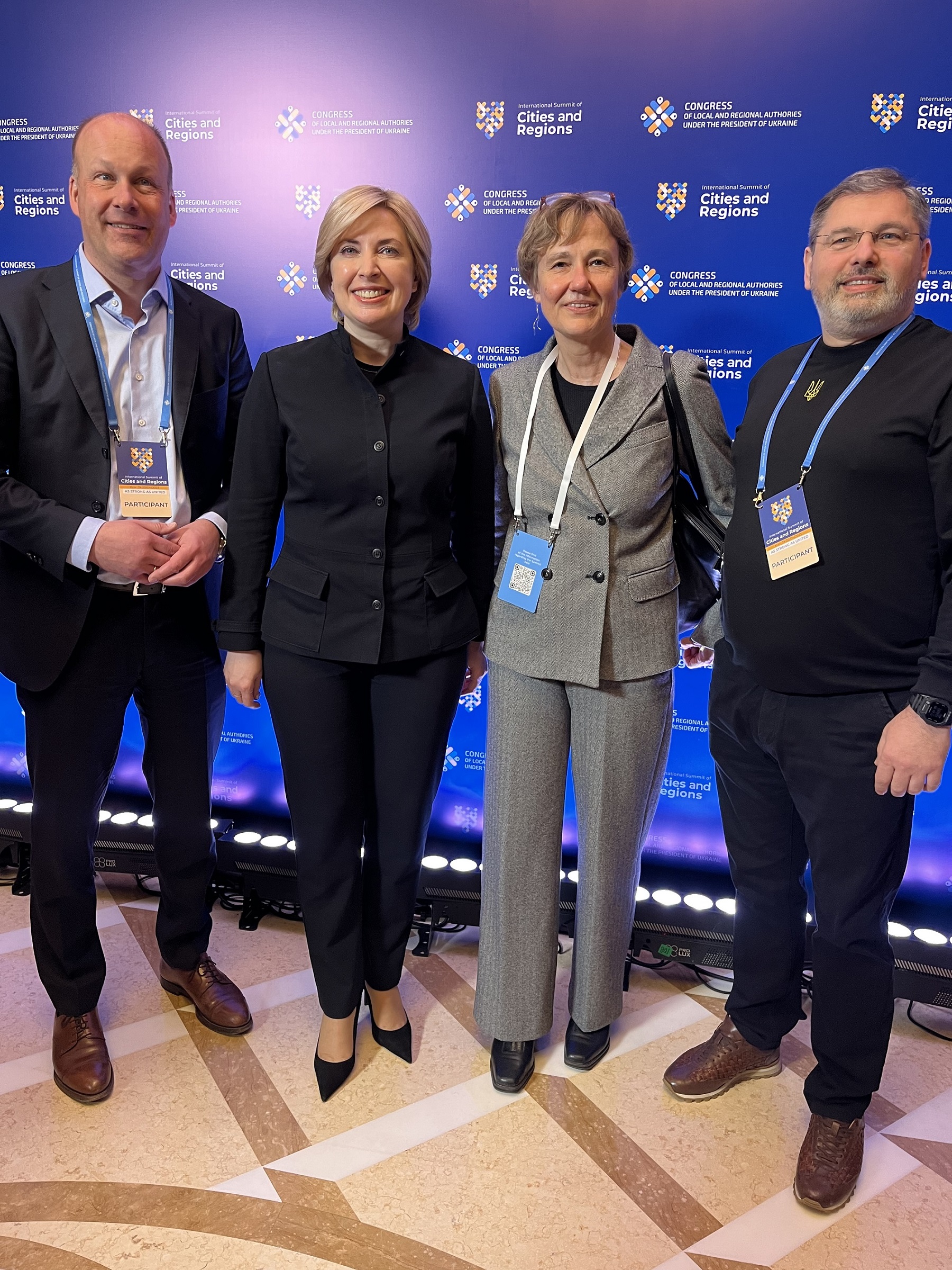 Bezirkstagspräsident besucht Konferenz mit Wolodymyr Selenskyj in Kiew 