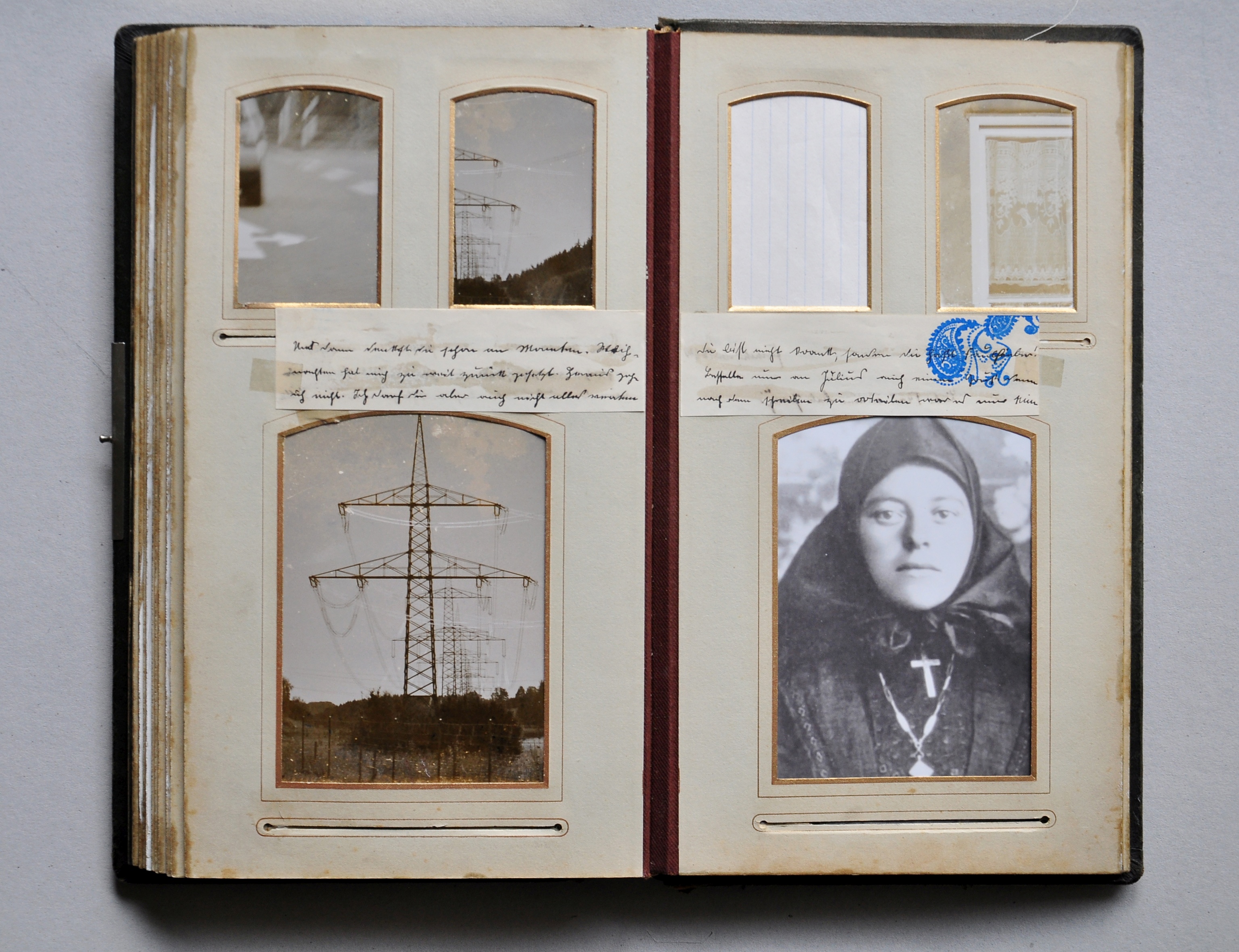 Schwarzes Kopftuch Histor Fotoalbum Bildnachweis: Erika Kassnel Henneberg