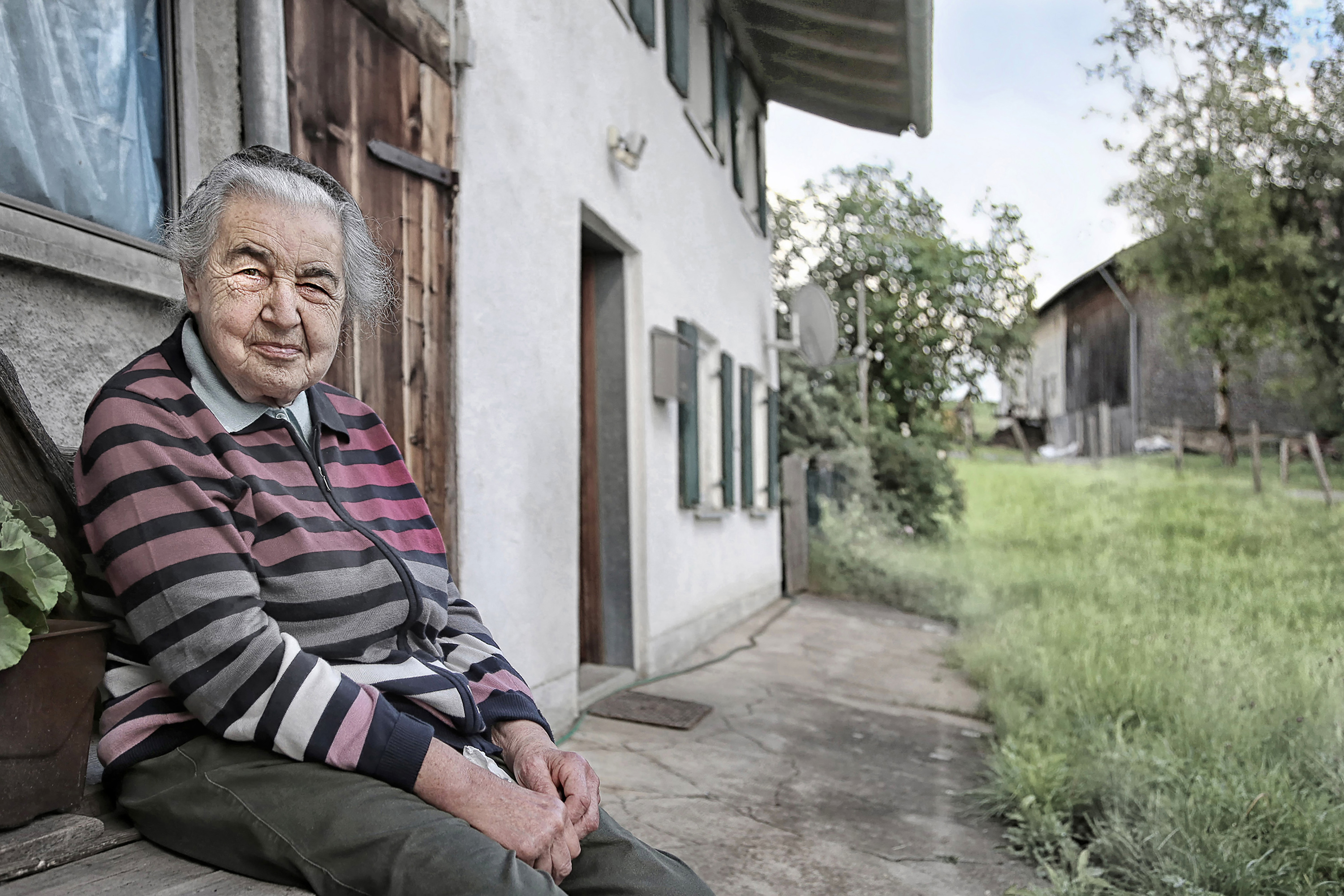 70 Jahre Bezirk Schwaben: In der Ausstellung „Schwaben gestern - heute - morgen im Museum KulturLand Ries entdecken Interessierte, wie Fotografen/-innen den Wandel in Schwaben inszeniert haben. - Foto: Manfred Köhler