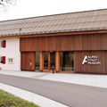 Für den Bau des AlpenStadtMuseums in Sonthofen würdigt der Bezirk die Stadt Sonthofen mit einem undotierten Architekturpreis. - Foto: Bezirk Schwaben
