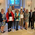Die Preisträgerinnen und Preisträger mit den Jury-Mitgliedern (v.l.n.r.): Prof. Dr. K.Gensheimer, U. Dogue, N. Pettinger, P. Rohs, B. Holzmann, D. Krause, L. John, J. Thalmeier, K. Möhrmann und Dr. S. Raueiser. - Foto: Walter Blüml