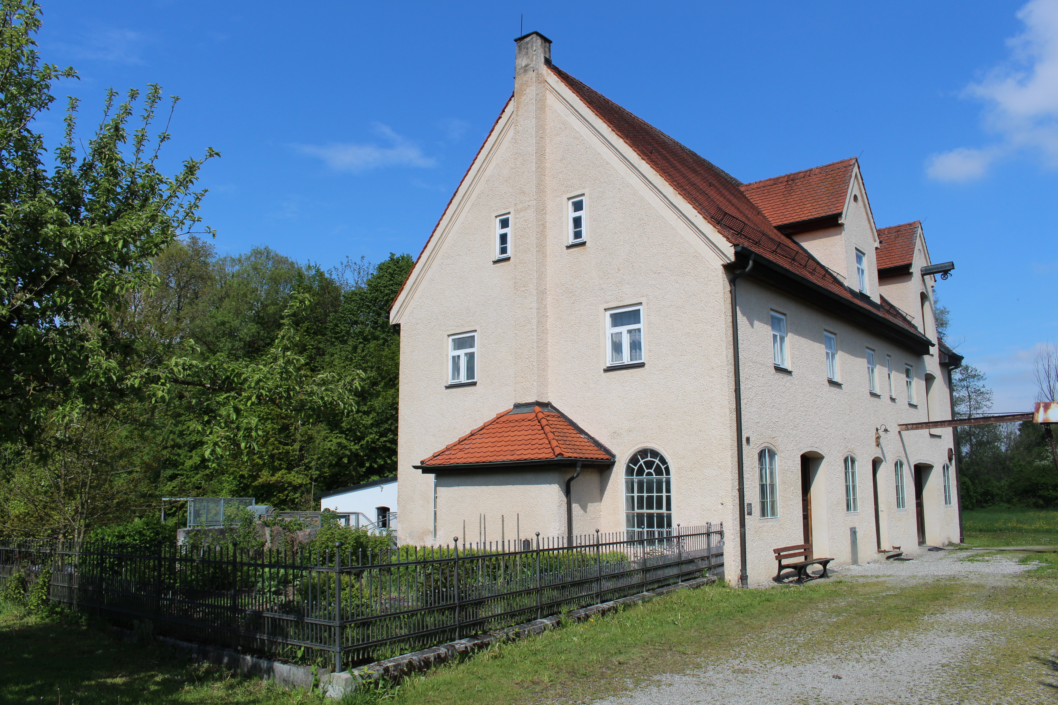 Führung durch die Ausstellung „Krummes Wasser“ im Museum Hammerschmiede und Stockerhof Naichen am 24.09.