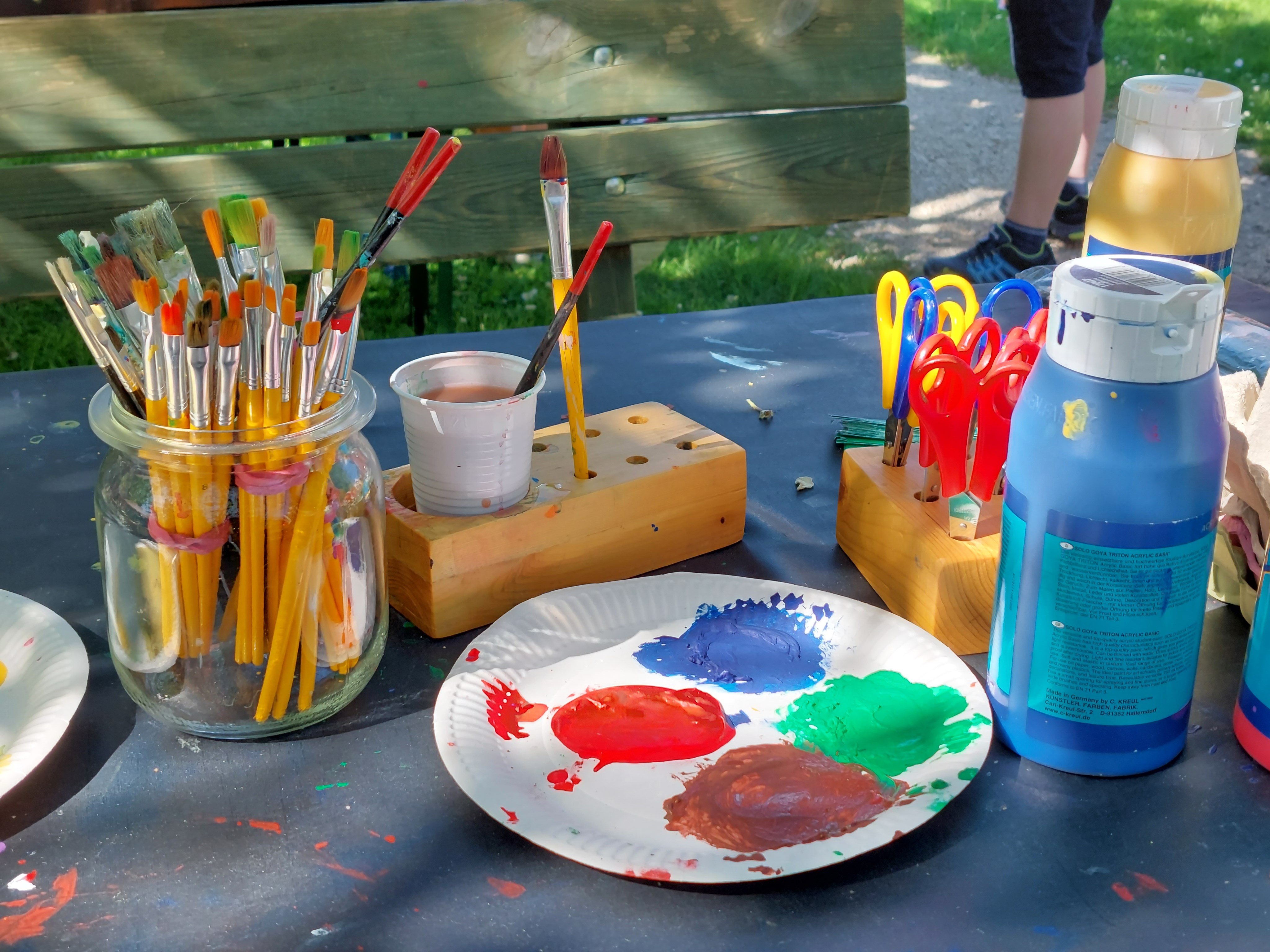 Pinsel und Farben