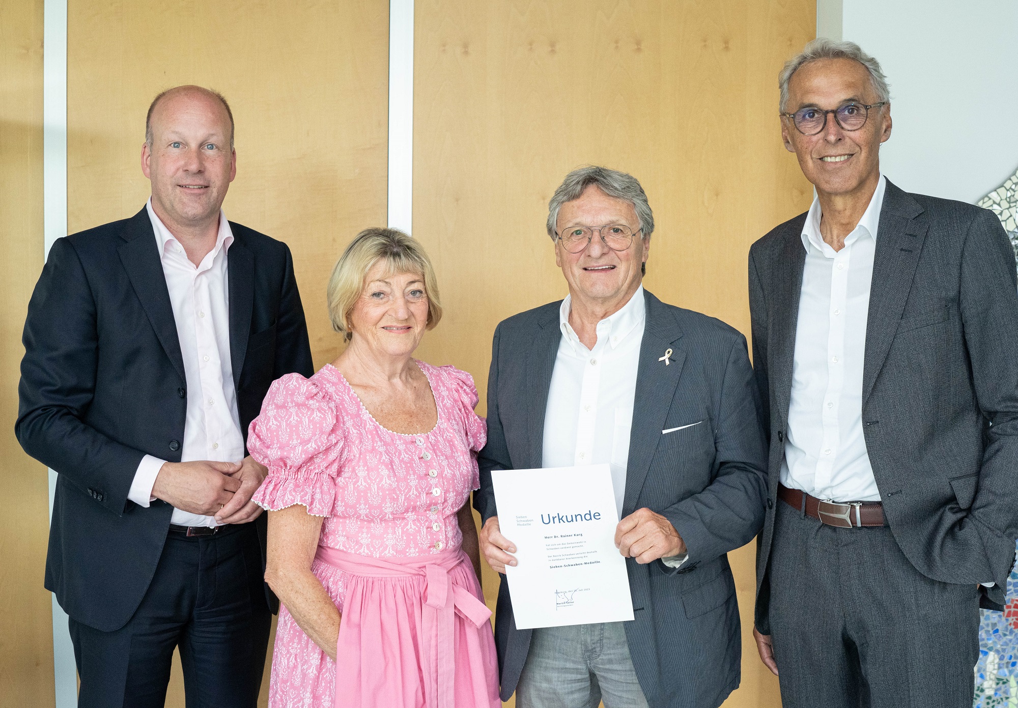 Im Einsatz für krebskranke Kinder: Allgäuer Mediziner Dr. Rainer Karg erhält 7-Schwaben-Medaille 