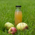 Äpfel und frisch gepresster Apfelsaft - Foto: Matthias Meyer, Museum KulturLand Ries Äpfel und frisch gepresster Apfelsaft - Foto: Matthias Meyer, Museum KulturLand Ries
