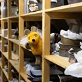 Die Maus zeigt den Kindern das Depot. - Foto: Matthias Meyer, Museum KulturLand Ries