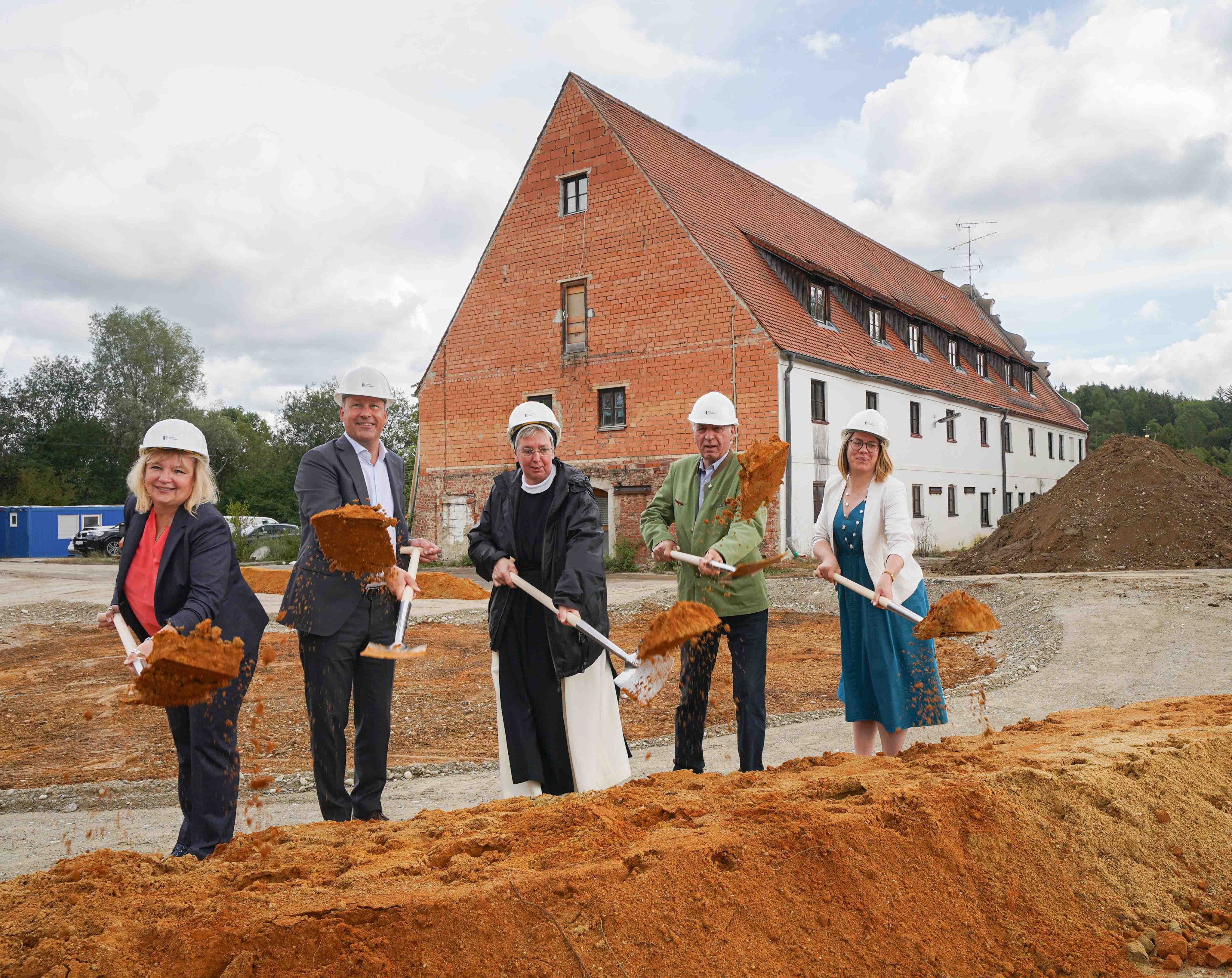 Spatenstich am Weiherhof: Zentrum für Kunst und Kultur startet in die Zukunft