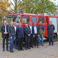Die Übergabe des Feuerwehrautos - Foto: Nicole Hofer, Bezirkskliniken Schwaben