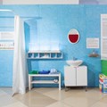 Die Ausstellung „Bist du noch zu retten? Nachhaltigkeit – bierernst & bleischwer!“ erstreckt sich über sieben Räume, die der Wohnung einer Familie nachempfunden sind. - Foto: Mira Hörter, Bezirk Schwaben