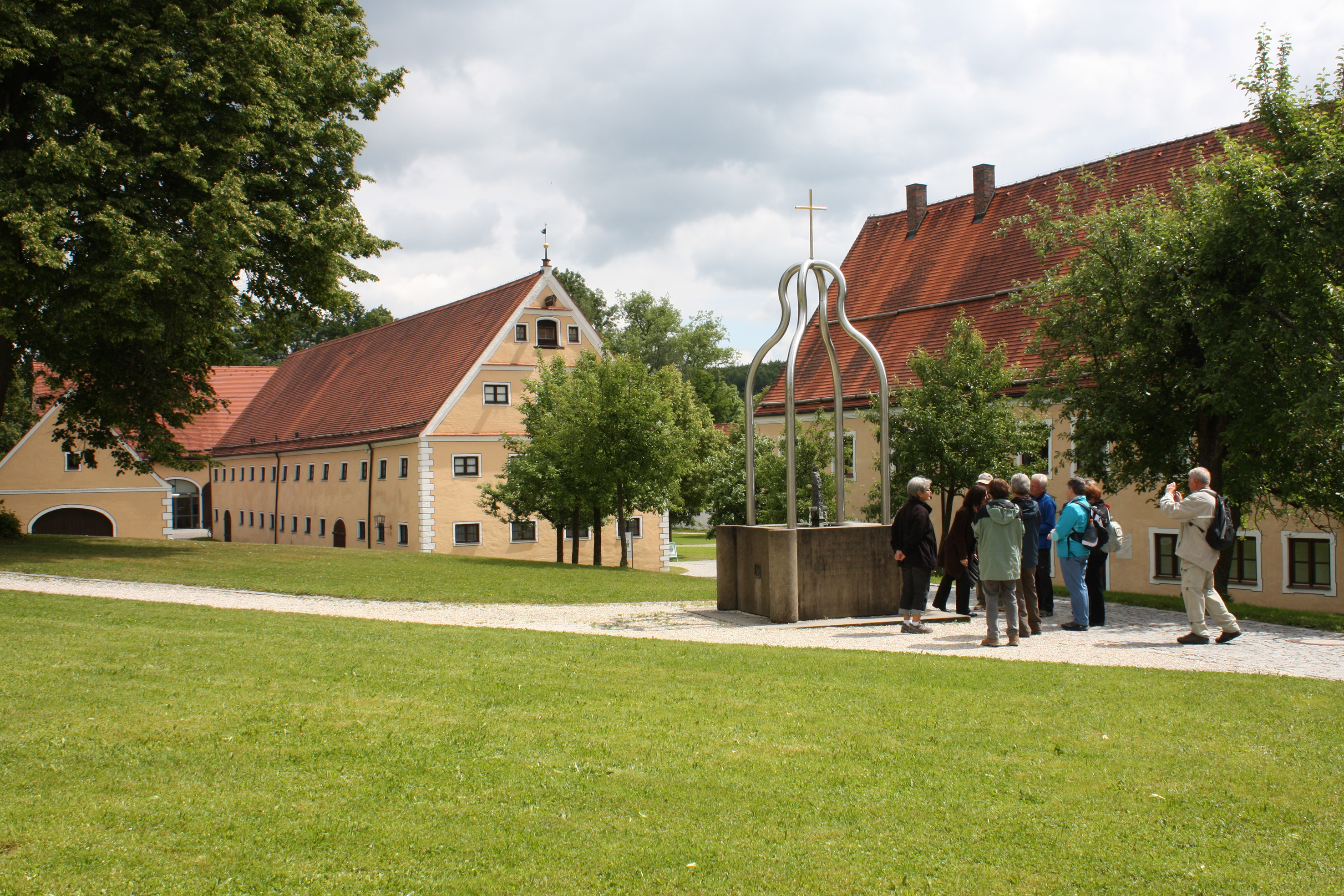 Geländeführung - Foto: Barbara Magg, Museum Oberschönenfeld