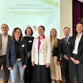 Redebeiträge hielten (v. l.) Stefan Brunhuber, Carolin Schunn, Prof. Dr. Manuela Dudeck, Dr. Dorothea Gaudernack, Alicia Paskert, Dr. David Holzer und May Beyli. - Foto: Georg Schalk, Bezirkskliniken Schwaben