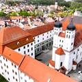Für die Sanierung des Schlosses Günzburg, das aus der Mitte des 16. Jahrhunderts stammt, verleiht der Bezirk Schwaben den Denkmalpreis 2024. - Foto: Marco Kleebauer/© MK-Fotografie