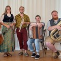Im letzten Jahr gewann die Band schwäbischwild den ersten Volksmusikförderpreis des Bezirks Schwaben.: Johanna Held, Magdalena Held, Lukas Linzmeier, Martin Hegele und Tobias Mittelmaier - Foto: Marco Kleebauer