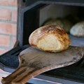 Frisch gebackenes Brot aus dem Holzbackofen - Foto: Matthias Meyer, Museum KulturLand Ries