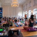 Yogaeinheit großer Saal - Foto: Armin Schönberger