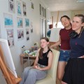 Unter dem Thema „Bilder für den Frieden“ ließen vier sechzehnjährige Jugendliche ihrer kreativen Ader freien Lauf. - Foto: Katharina Haberkorn, Bezirk Schwaben