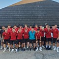 Die diesjährige Schwabenauswahl mit Trainer Thomas Neudecker, Co-Trainer Thomas Langer und Mannschaftsbetreuer Ritschi Mayrshofer. - Foto: Katharina Haberkorn, Bezirk Schwaben