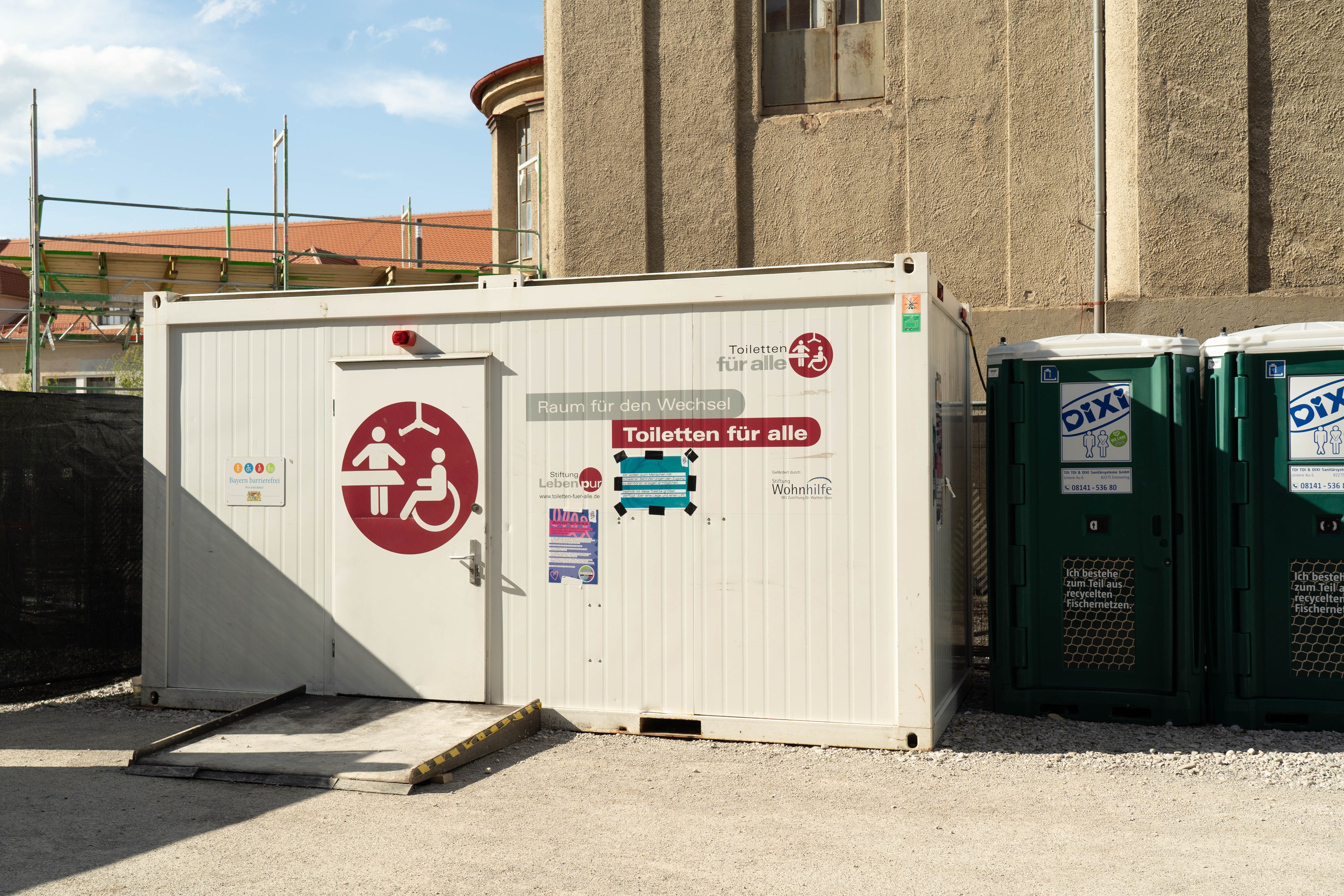 Toilette für Menschen mit Behinderung