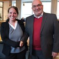 Achim Crede mit seiner Nachfolgerin Sonja Kniephoff - Foto: Georg Schalk, Bezirkskliniken Schwaben