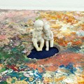 Am Ufer, mixed media, 2023, 4 x 35 x 26 cm - VG Bild-Kunst, Bonn 2025; Foto: Katharina Schellenberger