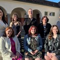 (vordere Reihe v. l.) Olivia Mordasan, Sibel Güler, Alina Güntzel, (hinten) Vesna Velickovic, Julia Titze, Leon Walter sowie die beiden Klassenleiterinnen Sandra Kastler und Agnes Manz - Foto: Georg Schalk, Bezirkskliniken Schwaben