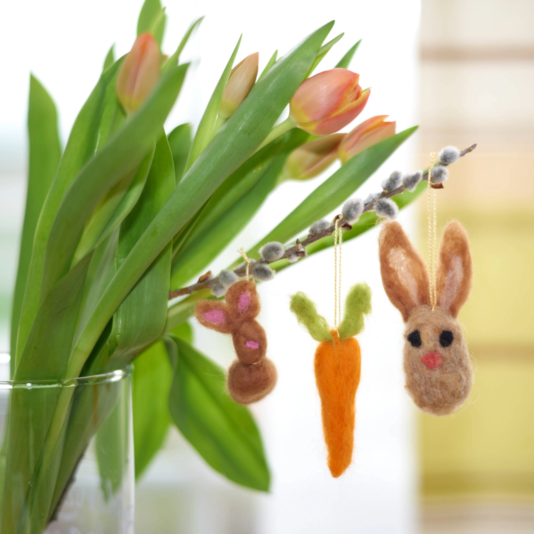 Dekoration für Ostern aus Wolle gefilzt.