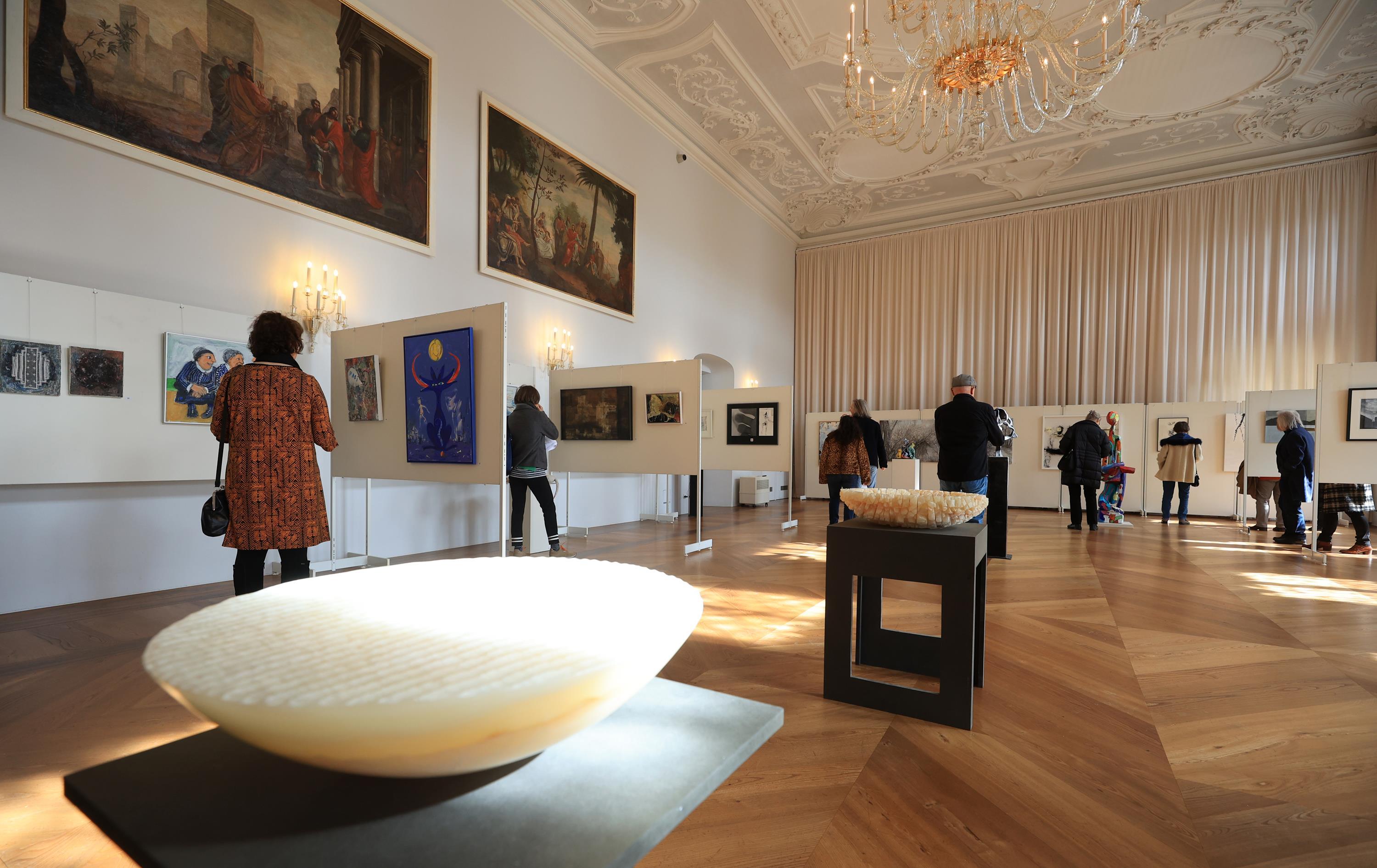 Verleihung des Meckatzer Kunstpreises 2025: Schwabenakademie Irsee eröffnet die Ausstellung „Elemente“ 