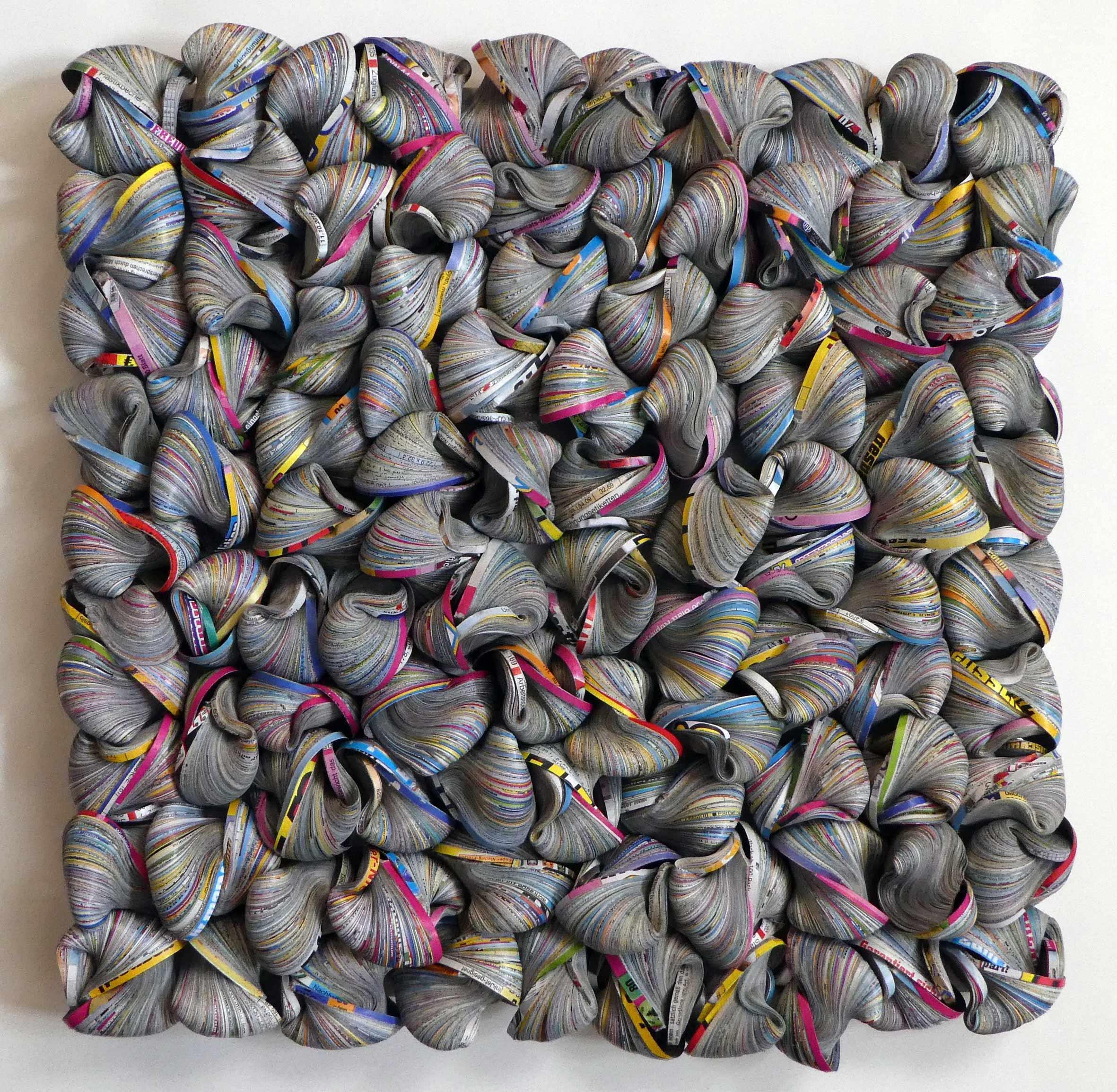 Helene Tschacher, Verschlungen II, Katalog geschnitten, geklebt, montiert, 2021, 6x38x38 cm Bildnachweis: Helene Tschacher