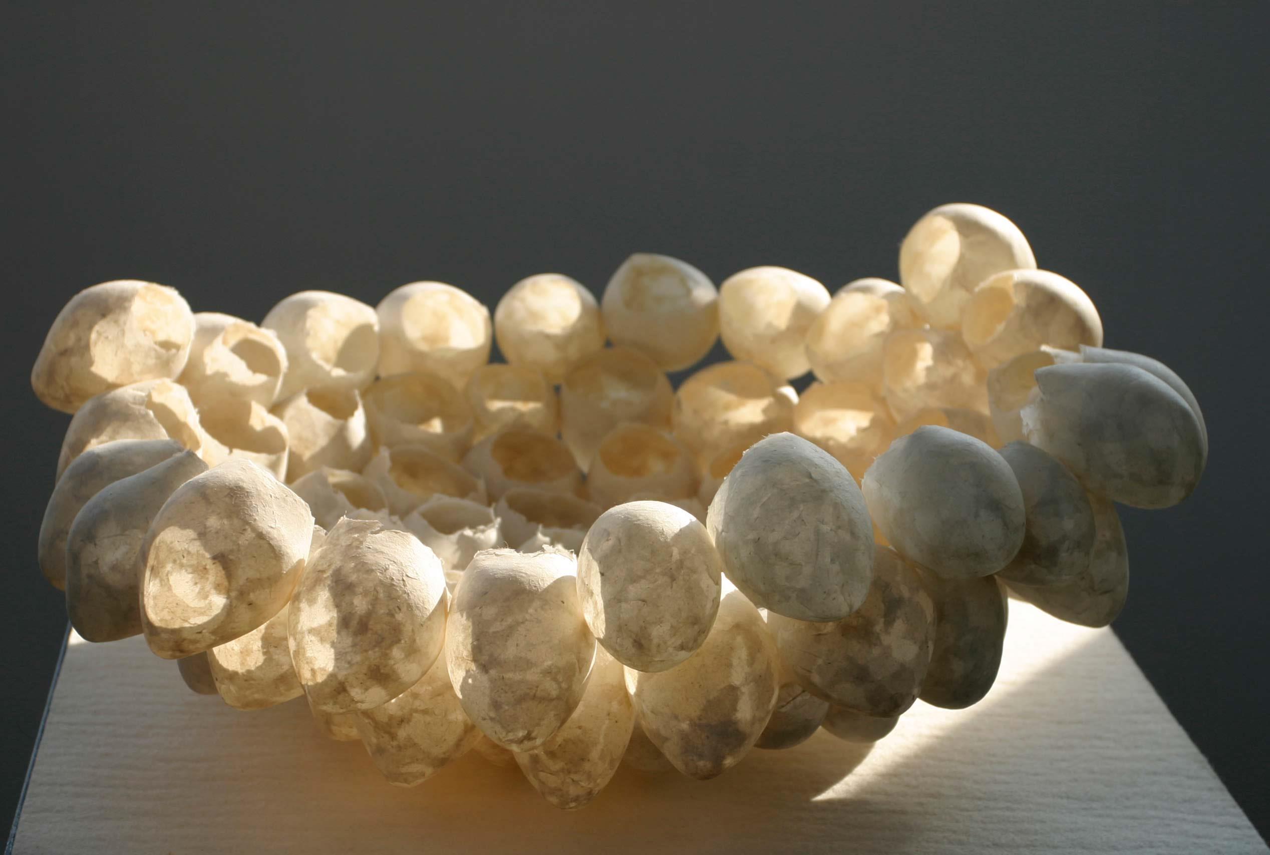 Andrea Viebach, Kokons, Flachs handgeschöpft, 2012 Bildnachweis: Andrea Viebach