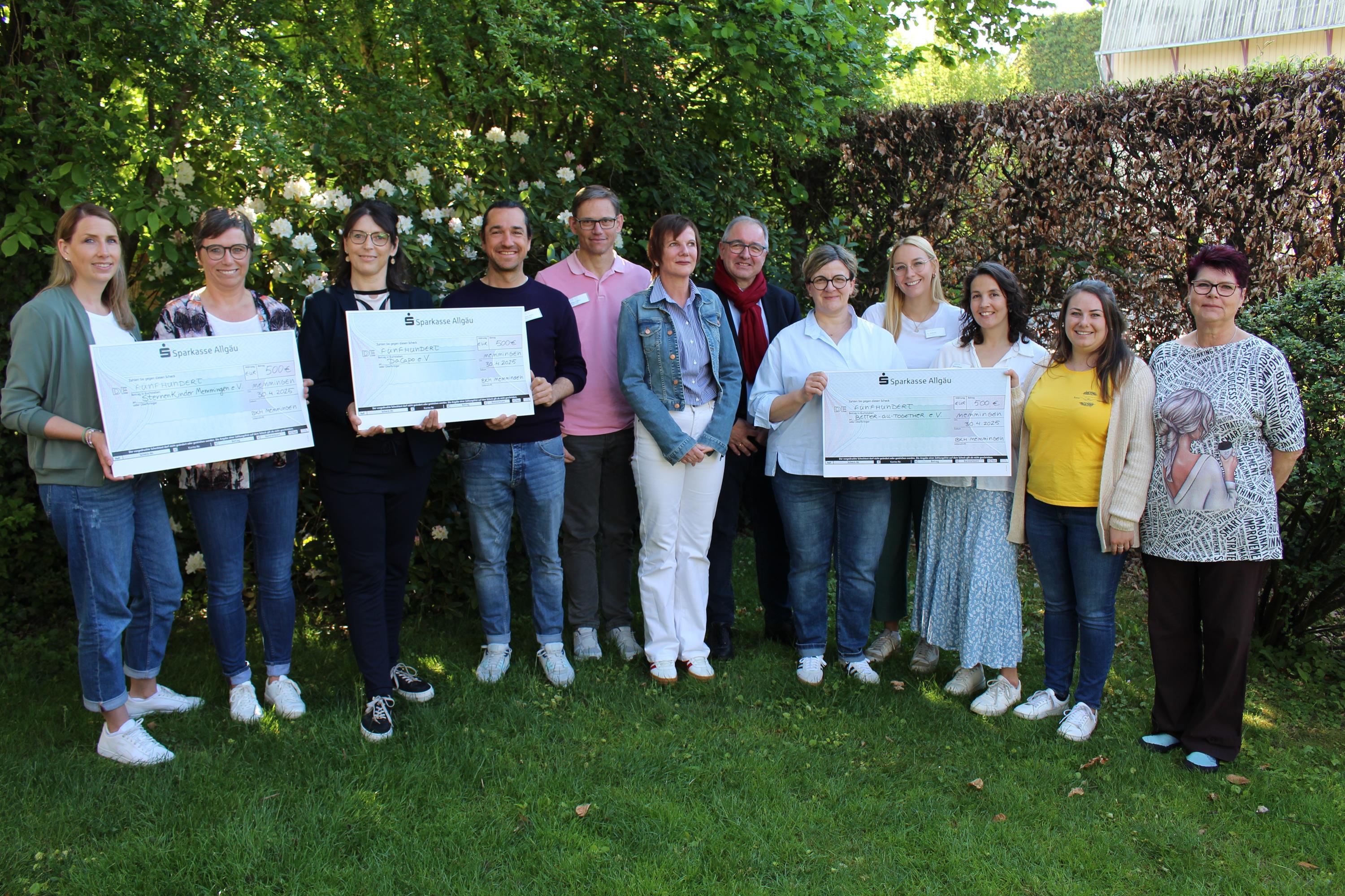 BKH Memmingen spendet 1500 Euro an drei soziale Organisationen