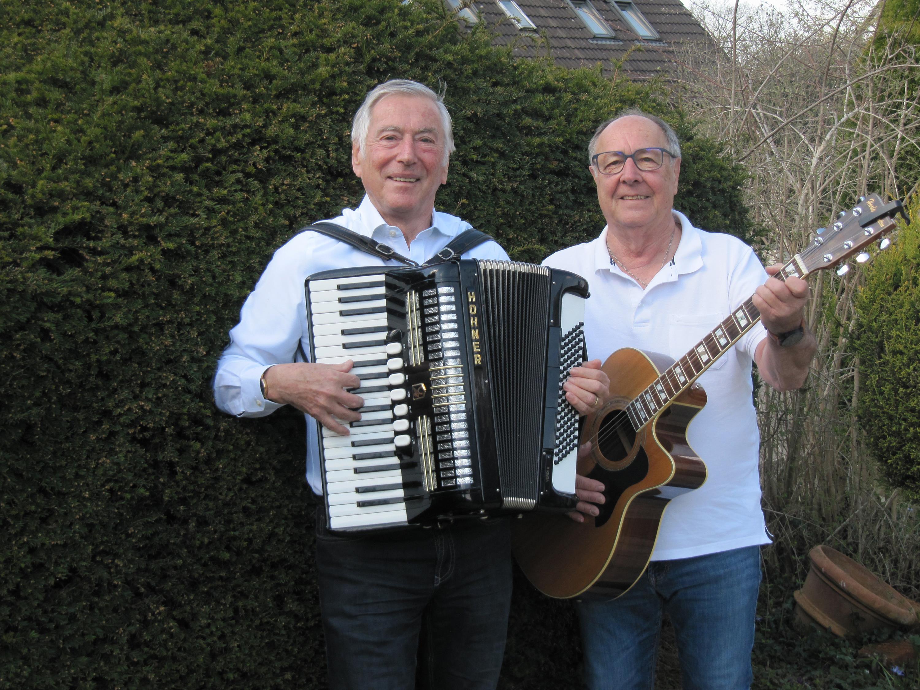 Werner Kunzmann und Lothar Rappenegger spielen am 1. Juni im Museum KulturLand Ries auf.