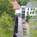 Der Laubengang zwischen Konventgebäude und Sommerhaus von Kloster Irsee wurde mit 68 Full-Black Fotovoltaik-Modulen mit Teilverschattungsoptimierung belegt. - Foto: Stefan Raueiser, SBZI