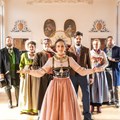 Der Trachtenkulturmarkt lädt zu einer Zeitreise in die Welt der schwäbischen Trachten ein. - Foto: Andreas Keilholz