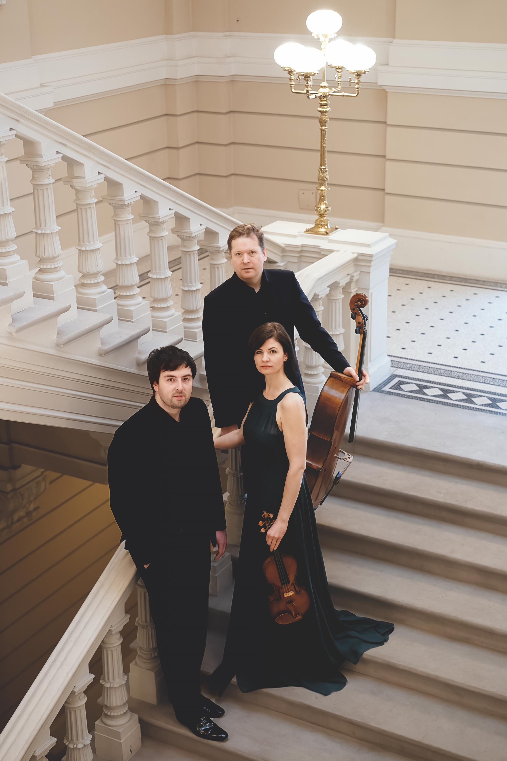 Musikalische Gegensätze vereint: Guadagnini Trio konzertiert auf Schloss Höchstädt