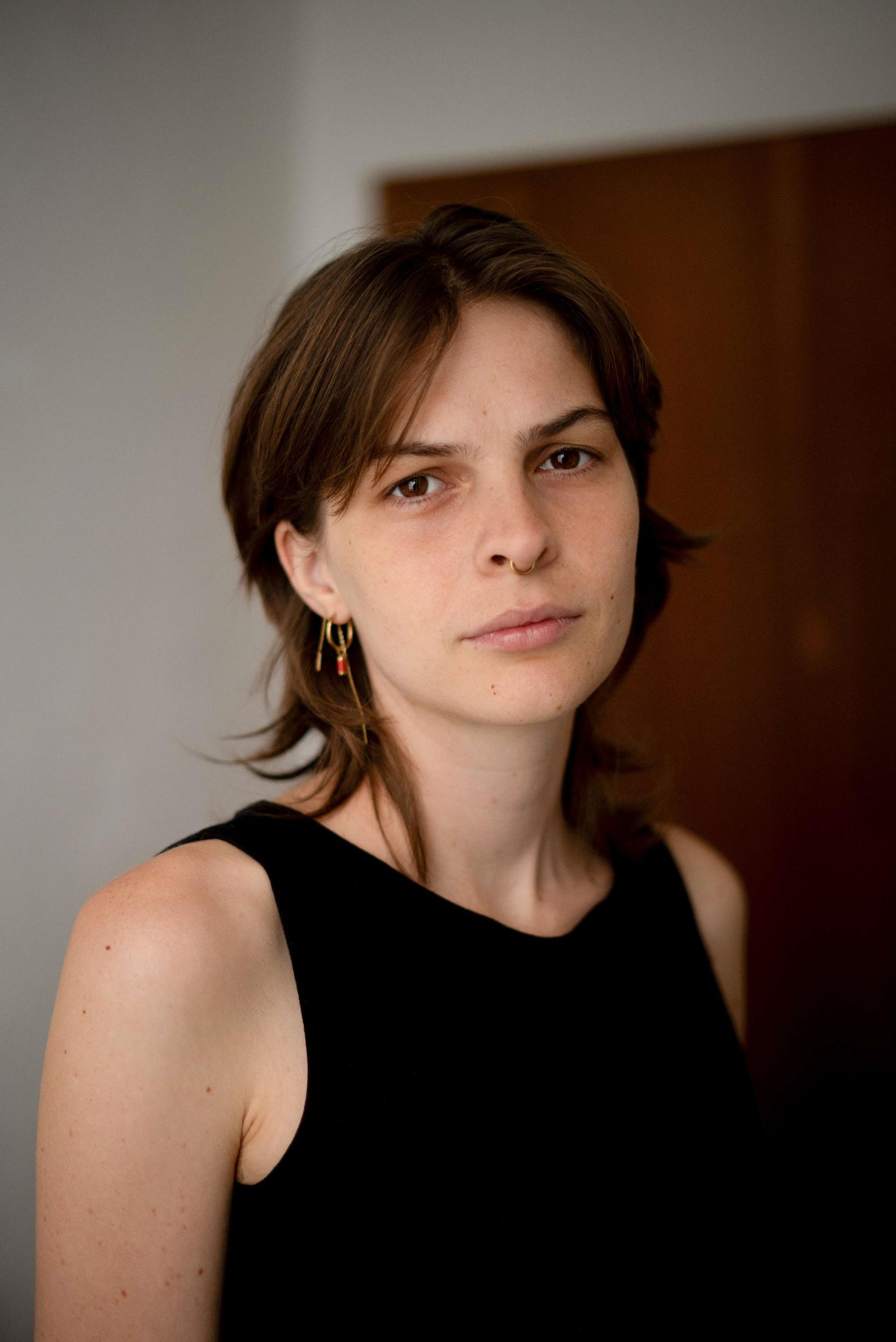 Amelie Hermann bekommt 2025 den Sonderpreis für junge Autorinnen und Autoren für ihren Text „Frei Atmen“. Bildrechte: Adrian Sagolla