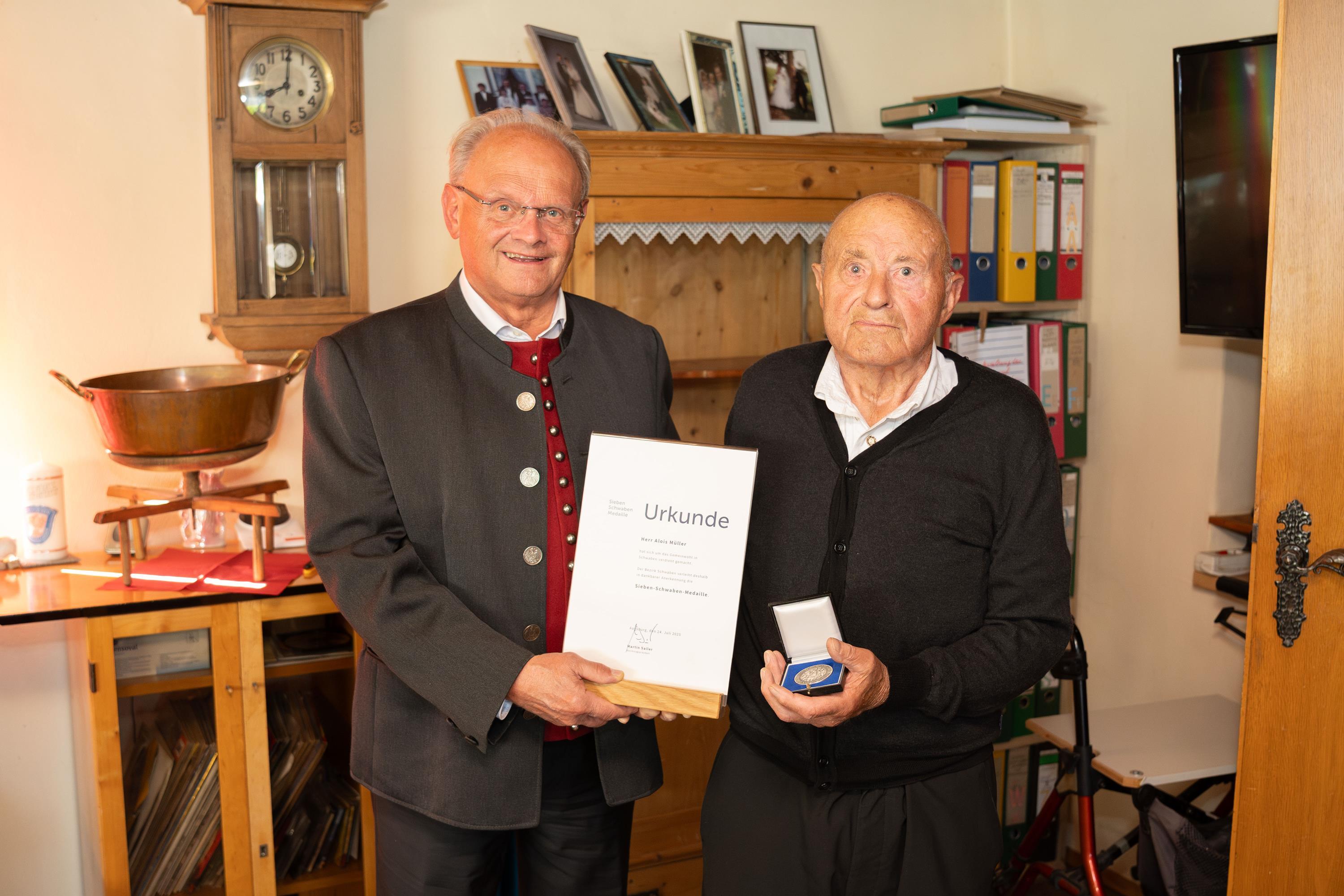Sammler und Hüter des Dialekts: Alois Müller erhält Sieben-Schwaben-Medaille