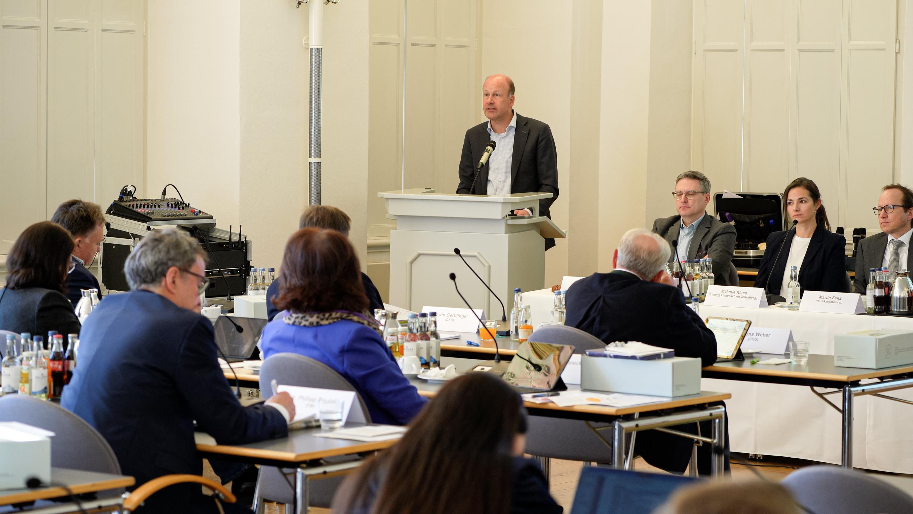 Haushalt 2026: Bezirk verabschiedet Rekord-Haushalt 