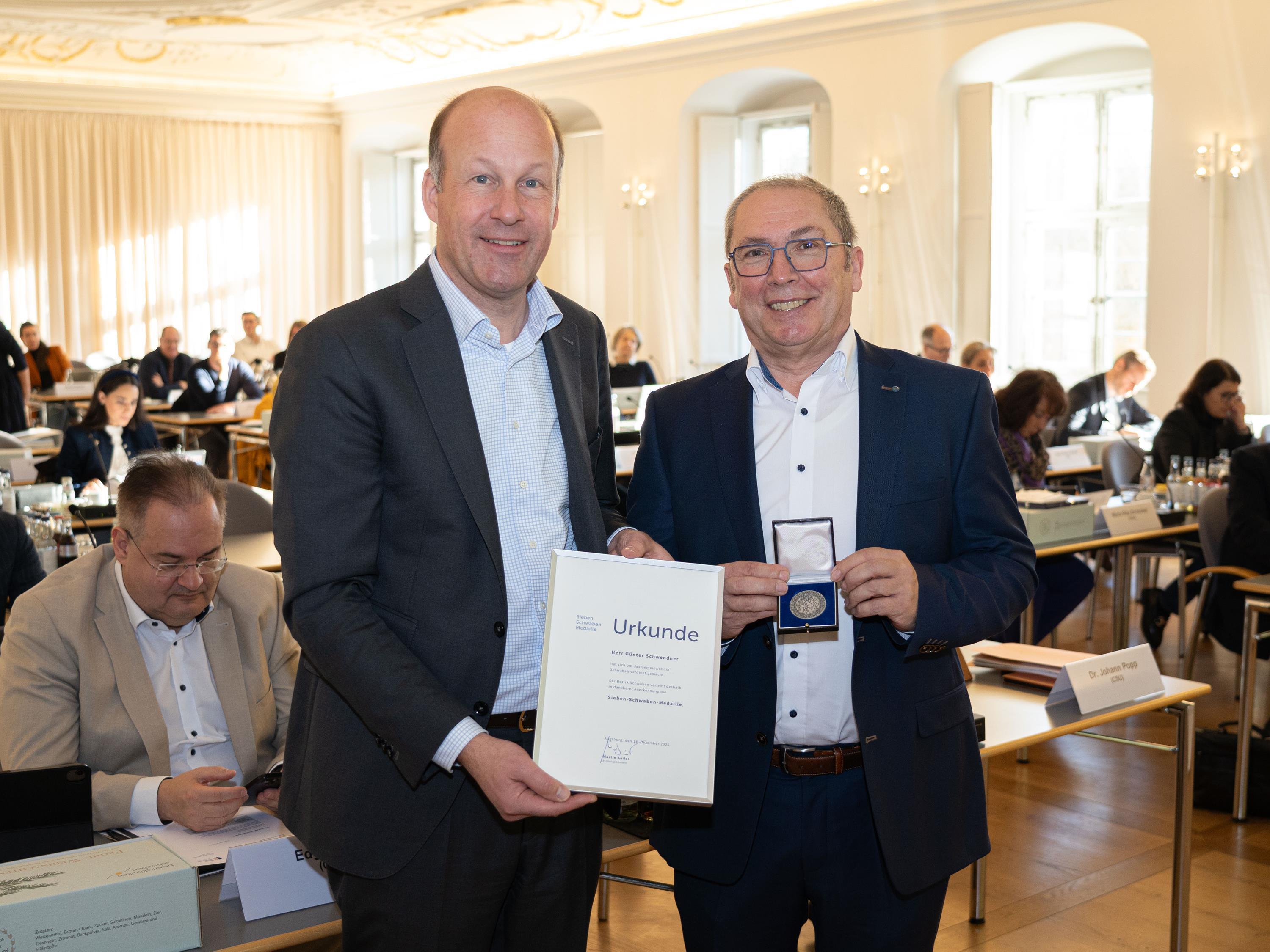Vorbild für schwäbische Soziallandschaft: Ehemaliger Geschäftsführer der Lebenshilfe Donau-Ries Günter Schwendner erhält Sieben-Schwaben-Medaille