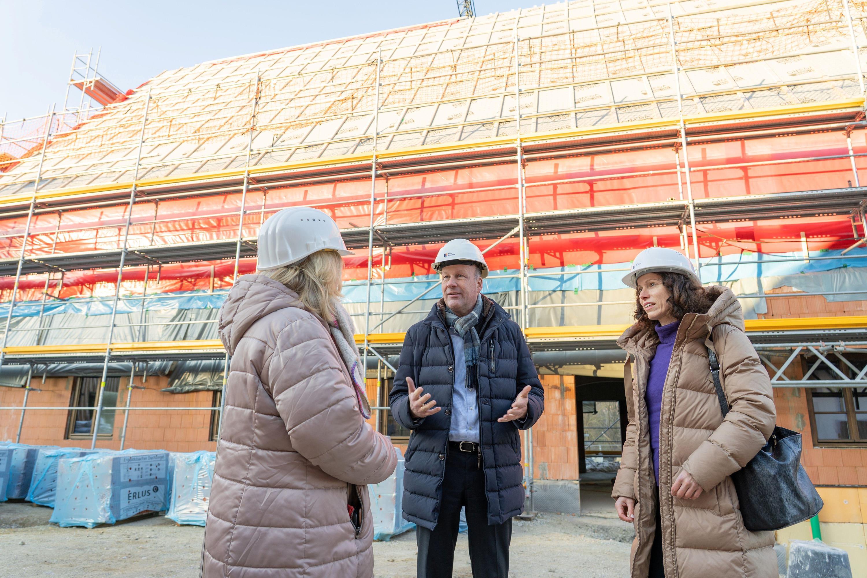 Bezirk Schwaben stärkt Kunst und Kultur: Weiherhof wird Ort für kreative Köpfe