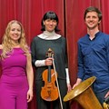 2025 ging der Musikförderpreis an (v. l.): die Harfenistin Lea Maria Löffler, die Violinistin und Komponistin Teresa Allgaier und an den Tubisten, Musikpädagogen und Komponisten Florian Mayrhofer. - Foto: Alfred Michel