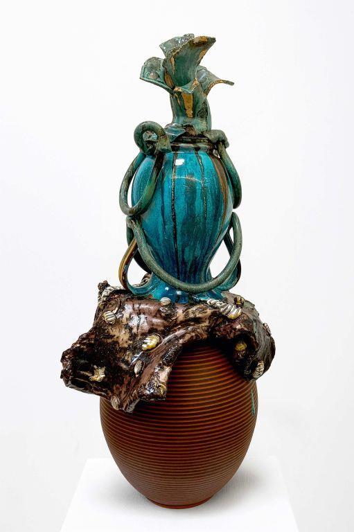 Stefan Wehmeier, Großes Vasenobjekt, verschiedene Tone und Glasuren, Keramikvase, 2023 - Foto: Stefan Wehmeier © VG Bild-Kunst, Bonn 2026