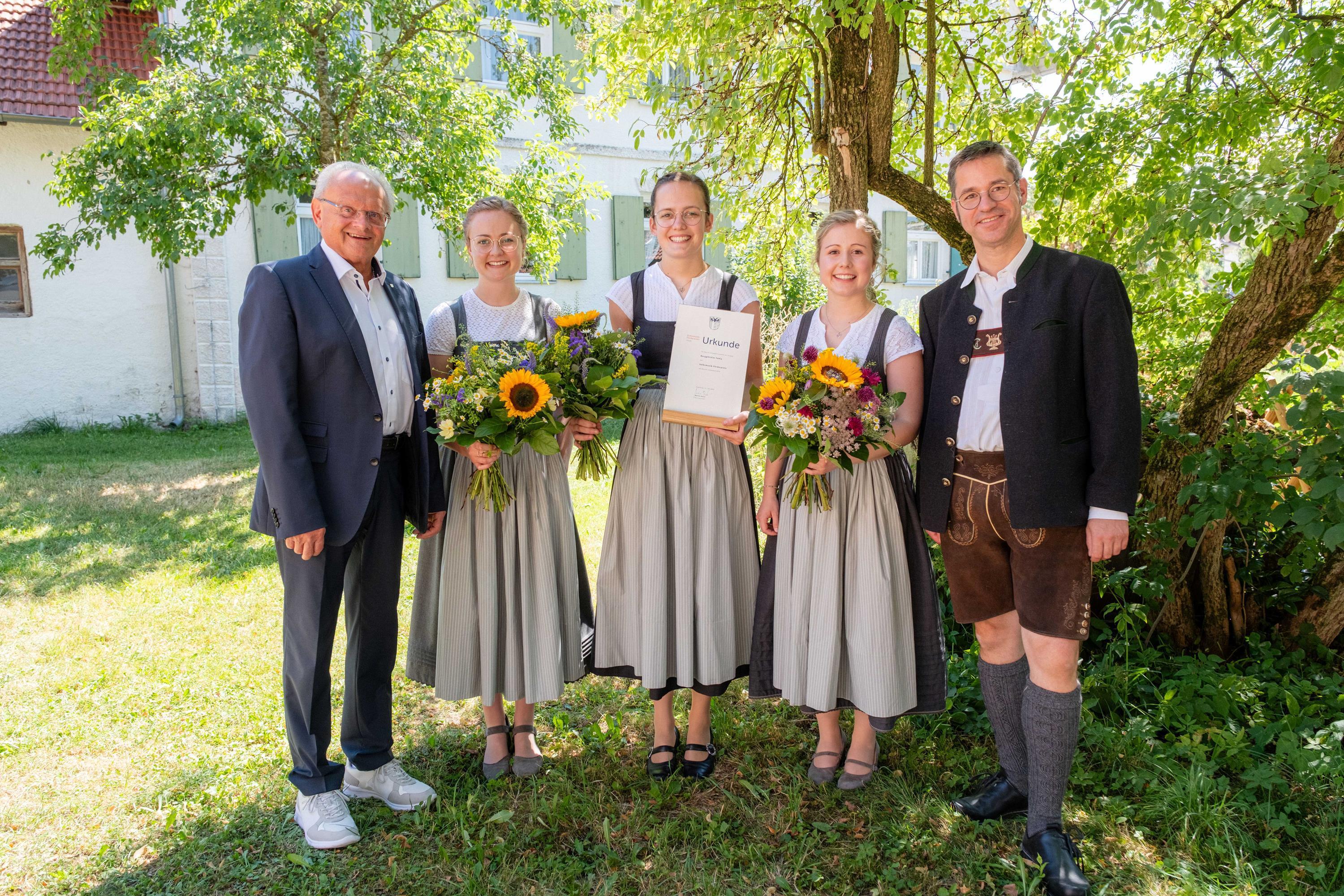 Tag der Volksmusik Bezirk Schwaben verleiht Volksmusikförderpreis und Ehrenpreis „Schwäbische Nachtigall“