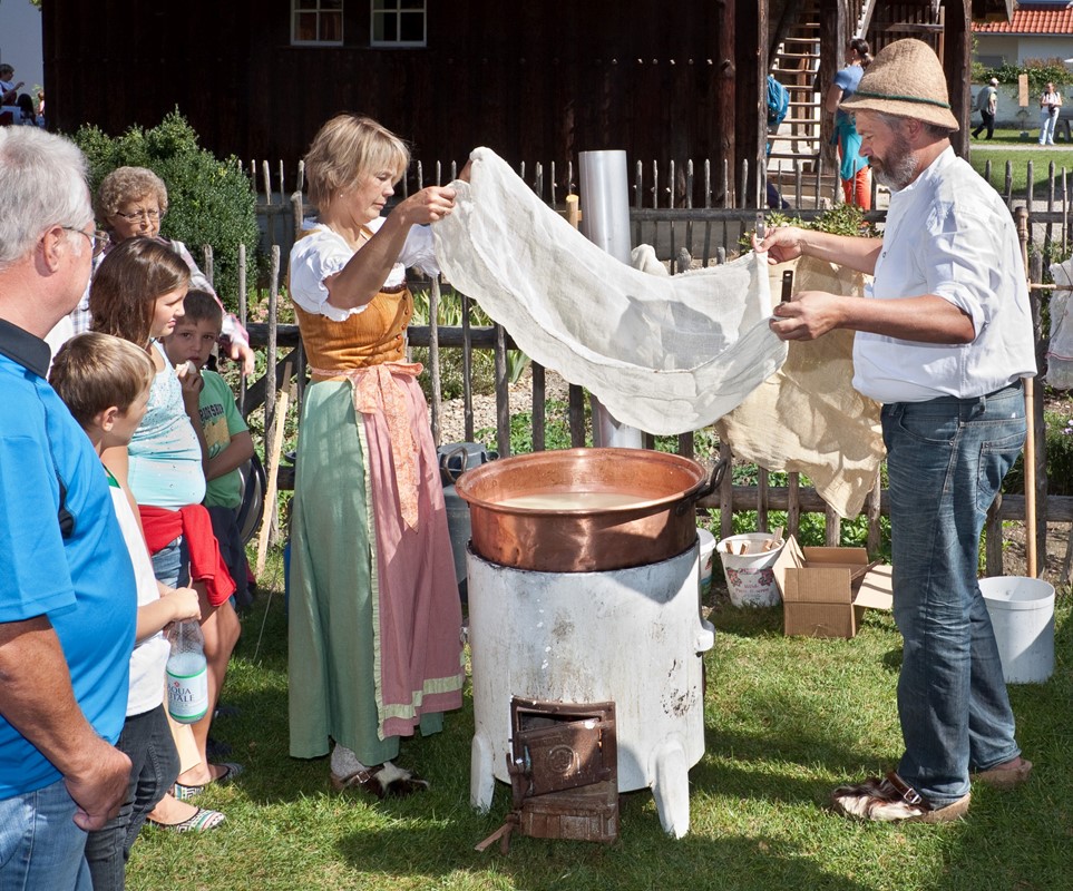 Altes Handwerk hautnah erleben: Ein außergewöhnliches Werkstatt-Erlebnis im Schwäbischen Bauernhofmuseum Illerbeuren