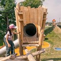 Rasanter Spaß für mutige Kinder: Die wilde Röhrenrutsche macht einfach Spaß!  - Foto: Mira Hörter, Bezirk Schwaben