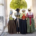 Mieder-Sehen macht Freude! Das gilt auch für den Vortrag „Mieder der Biedermeier- und Gründerzeit“ der Trachtenkultur-Beratung. - Foto: Georg Drexel