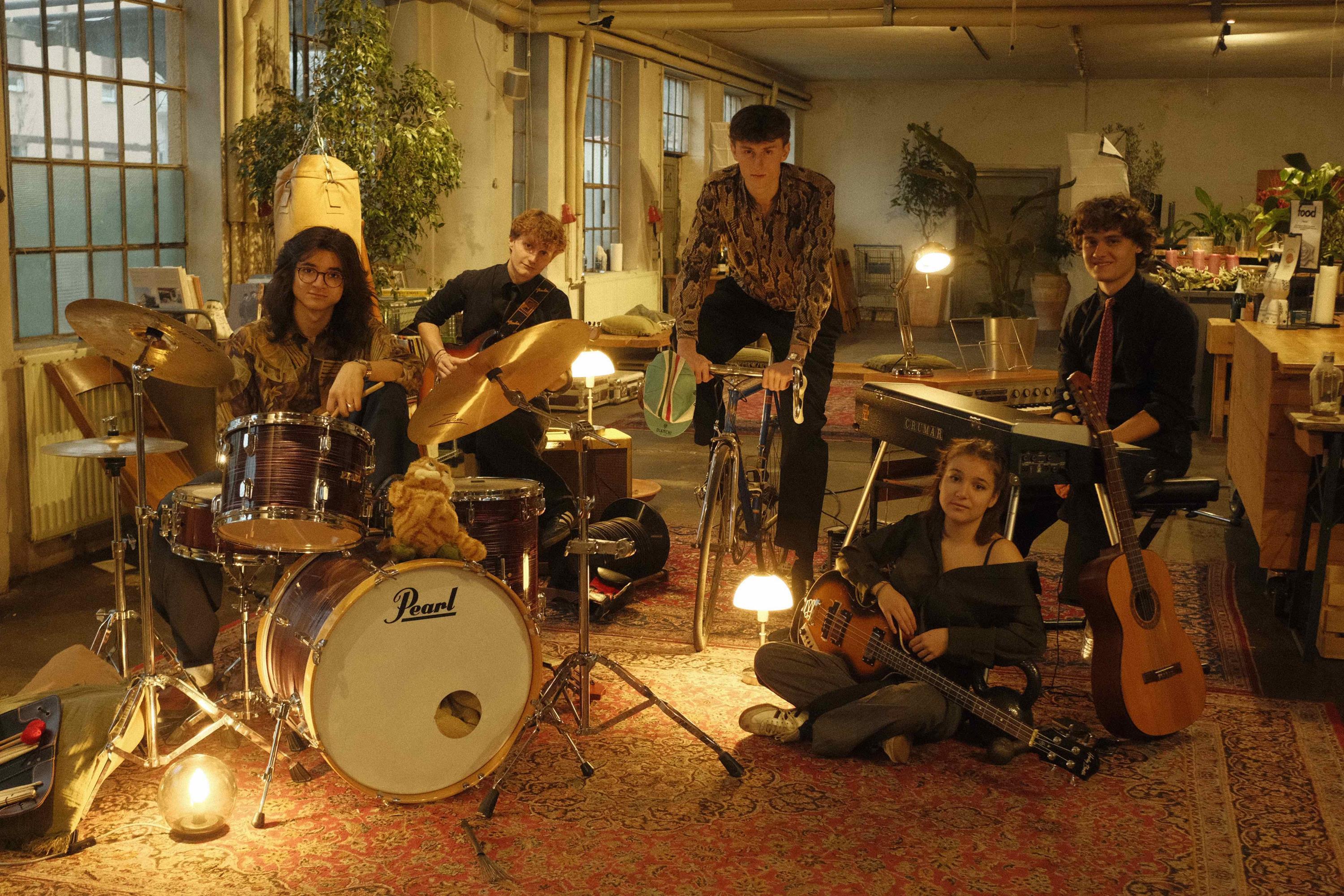 Indie-Pop mit Jazzelementen, markante Vocals und tanzbare Rhythmen erwartet das Publikum beim Auftritt der Band Sasko im Rahmen von „Sound of Schwaben“ im Kurhaus Göggingen. - Foto: Patrick Kuhn