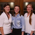 Drei Physiotherapeutinnen (Beate Schwäble, Christine Hankl, Tabea Jährling; im Bild von links) und zwei Ergotherapeutinnen (Lena Hofmann, Marina Merk) waren als duale Studentinnen der Bezirkskliniken Schwaben unter den Absolventen.