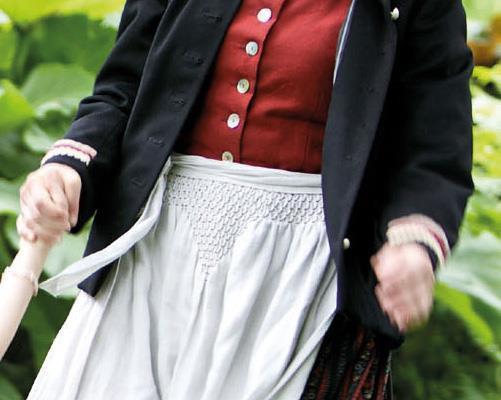 Eine gesmokte Schürze