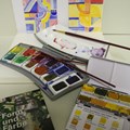 Werkzeug für kreative Kinder: Farbkästen und Pinsel